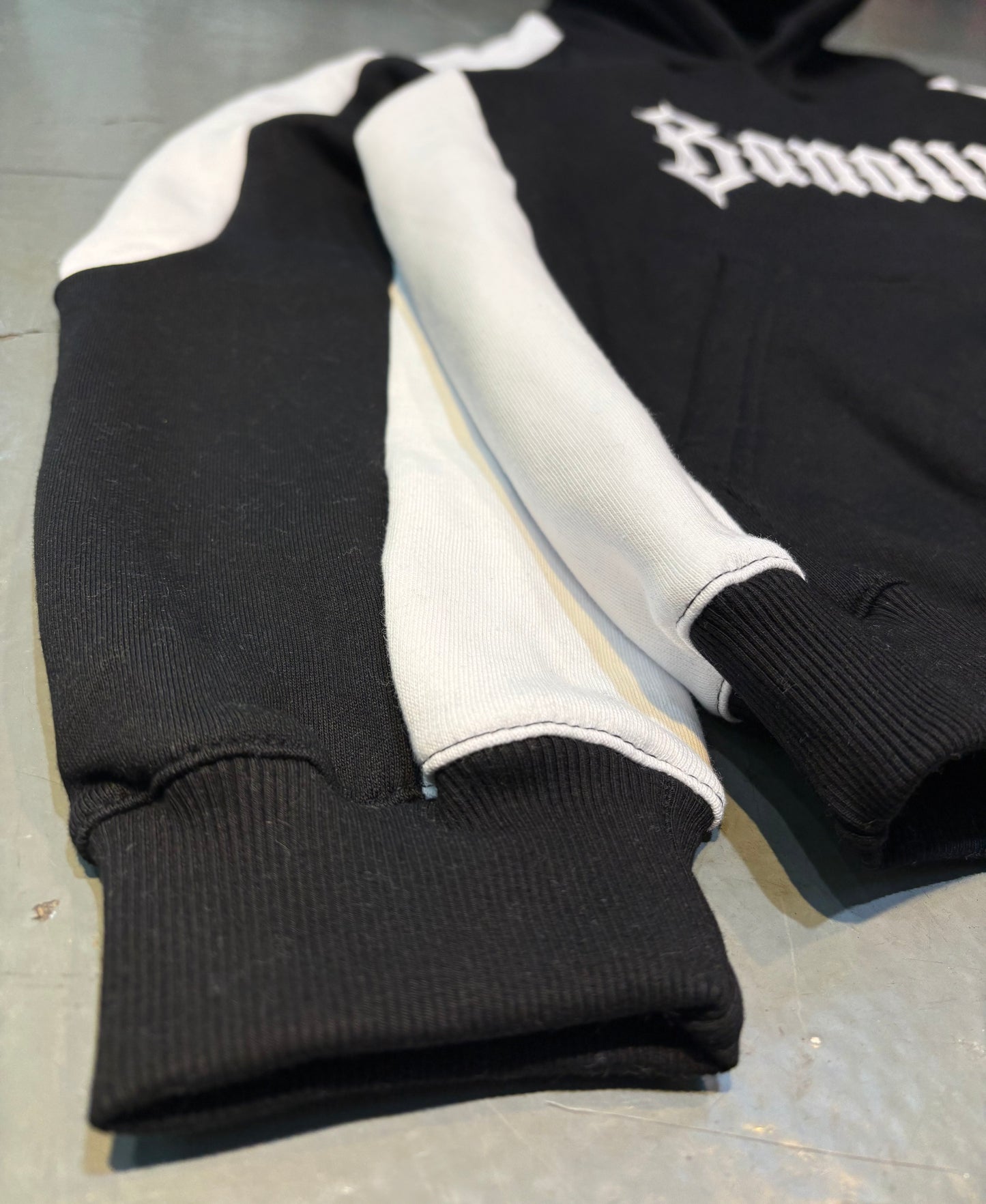 "URBAN CLOUD" HOODIE 2.0 - BLACK